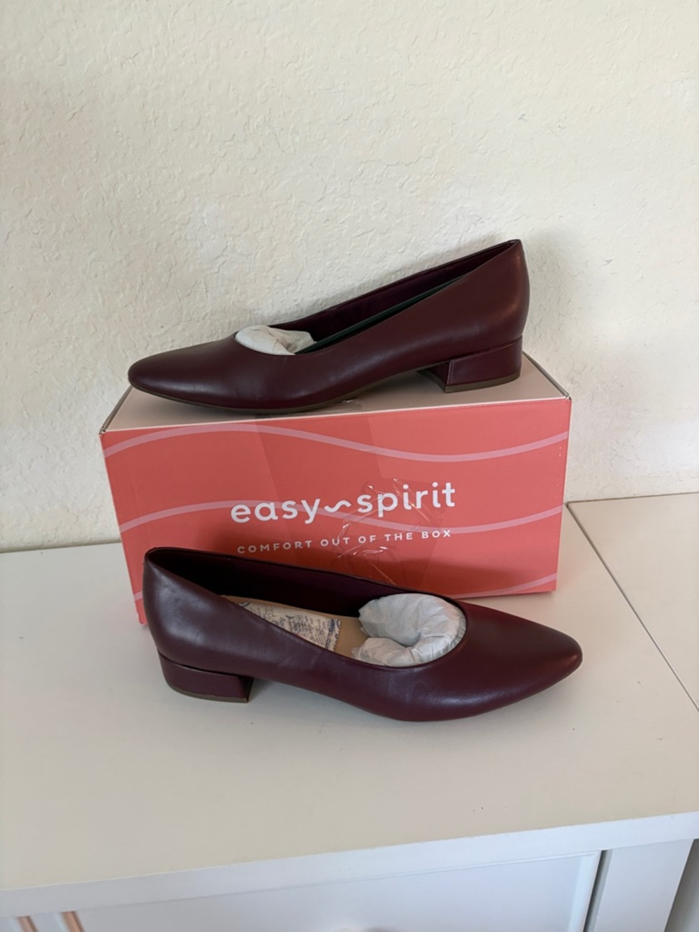 NIB Easy Spirit Low Pumps Dark Red Calla3 SZ 9.5 M